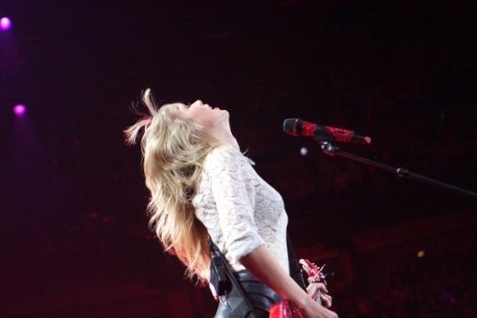 Taylor Swift — March 13 - Omaha, Nebraska — photo 14