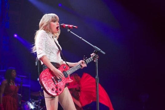 Taylor Swift — March 13 - Omaha, Nebraska — photo 18