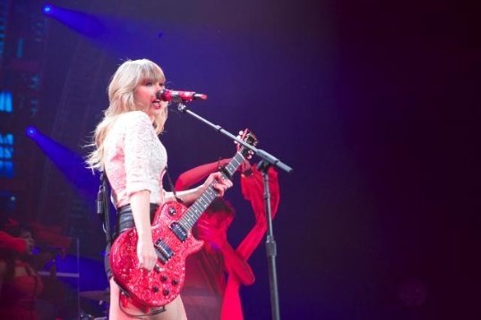 Taylor Swift — March 13 - Omaha, Nebraska — photo 19