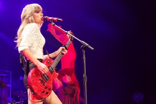 Taylor Swift — March 13 - Omaha, Nebraska — photo 20
