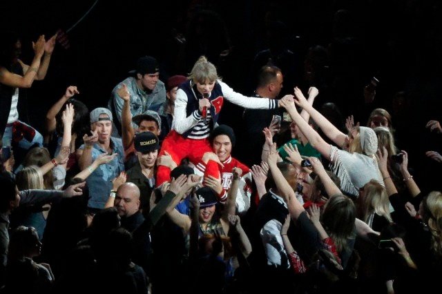 Taylor Swift — March 13 - Omaha, Nebraska — photo 41