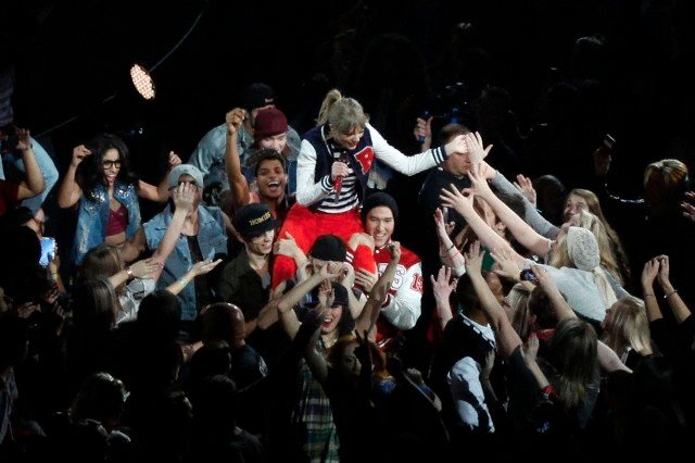 Taylor Swift — March 13 - Omaha, Nebraska — photo 45