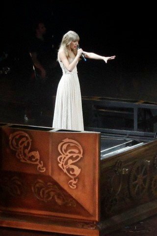 Taylor Swift — March 13 - Omaha, Nebraska — photo 72