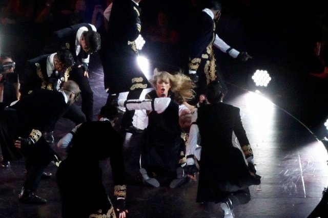 Taylor Swift — March 13 - Omaha, Nebraska — photo 75