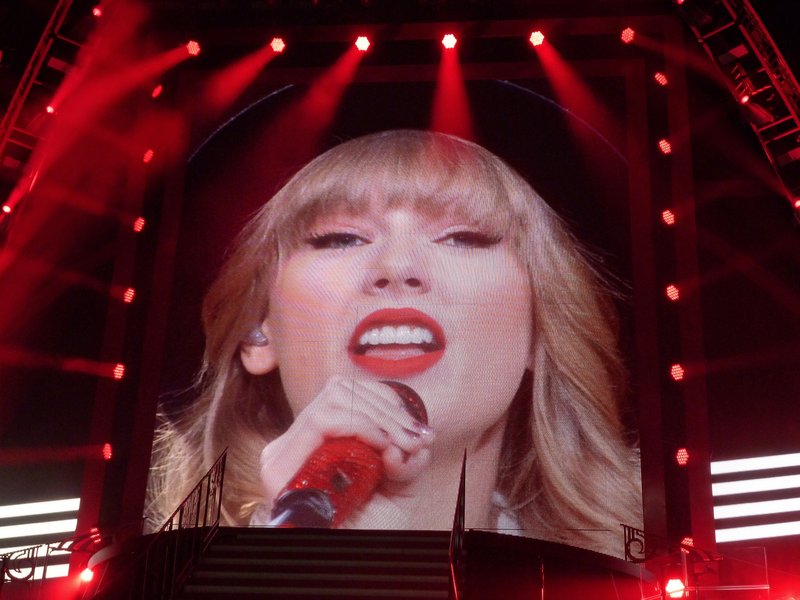 Taylor Swift — March 14 - Omaha, Nebraska — photo 4