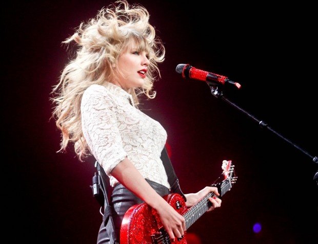 Taylor Swift — March 18 - St. Louis, Missouri — photo 3