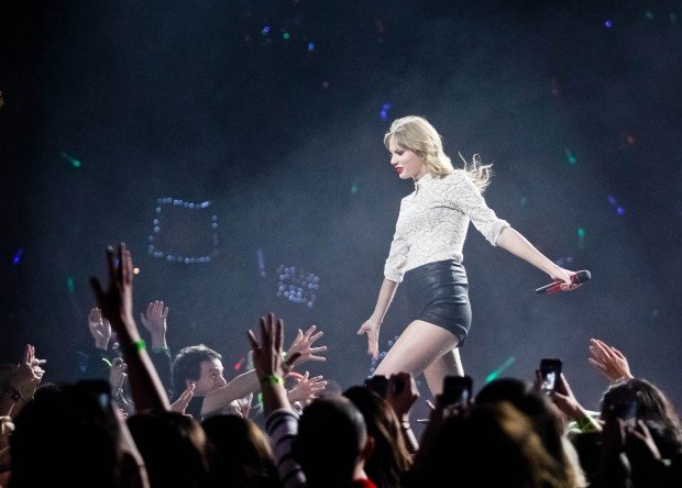 Taylor Swift — March 18 - St. Louis, Missouri — photo 5