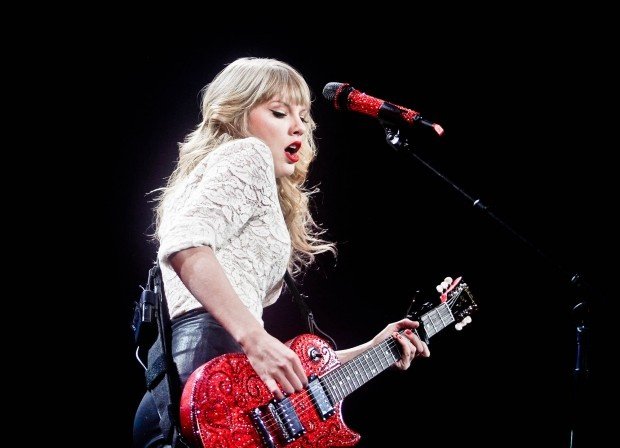 Taylor Swift — March 18 - St. Louis, Missouri — photo 6