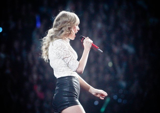 Taylor Swift — March 18 - St. Louis, Missouri — photo 8