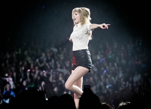 Taylor Swift — March 18 - St. Louis, Missouri — photo 9