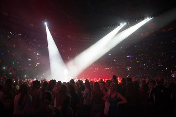 Taylor Swift — March 18 - St. Louis, Missouri — photo 11