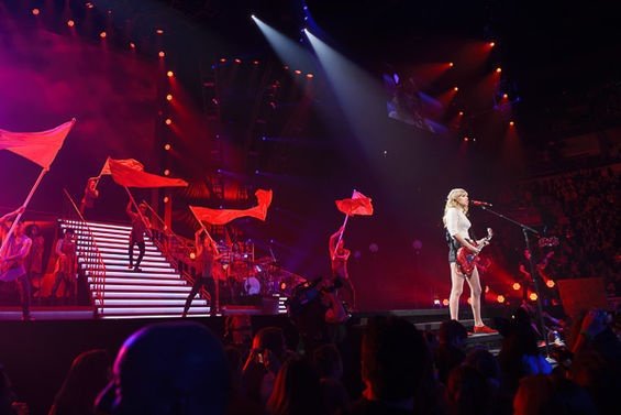 Taylor Swift — March 18 - St. Louis, Missouri — photo 12