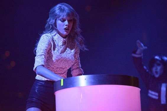 Taylor Swift — March 18 - St. Louis, Missouri — photo 21