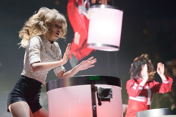 Taylor Swift — March 18 - St. Louis, Missouri — photo 24