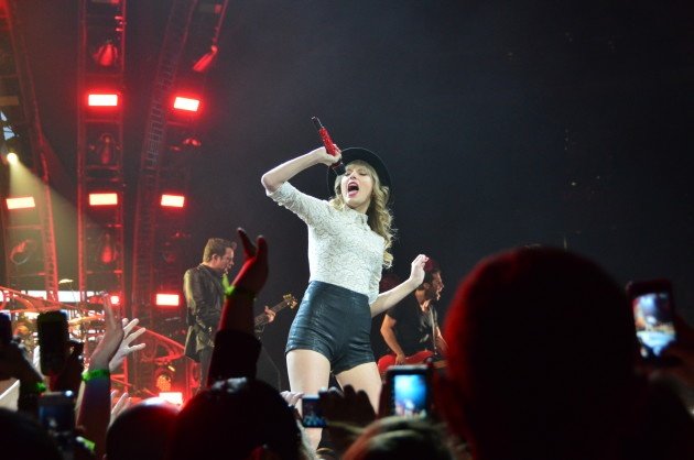 Taylor Swift — March 18 - St. Louis, Missouri — photo 37