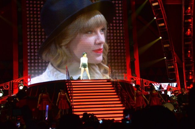 Taylor Swift — March 18 - St. Louis, Missouri — photo 38