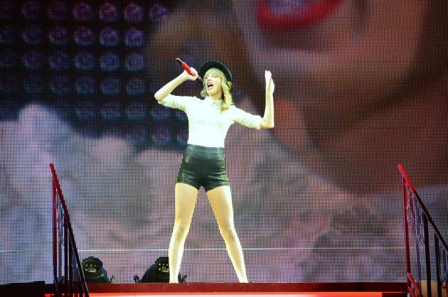 Taylor Swift — March 18 - St. Louis, Missouri — photo 39