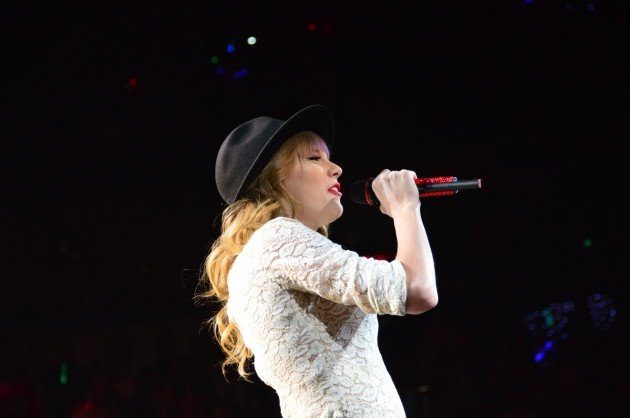 Taylor Swift — March 18 - St. Louis, Missouri — photo 44