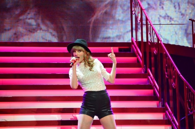 Taylor Swift — March 18 - St. Louis, Missouri — photo 46