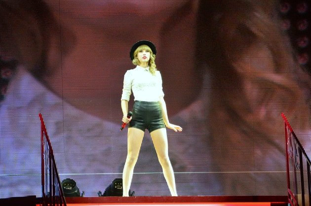Taylor Swift — March 18 - St. Louis, Missouri — photo 47