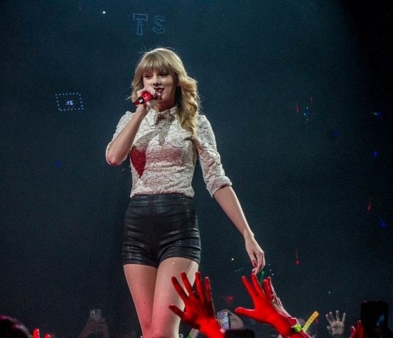 Taylor Swift — March 18 - St. Louis, Missouri — photo 50