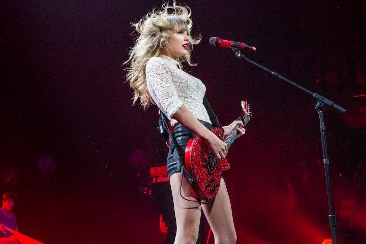 Taylor Swift — March 18 - St. Louis, Missouri — photo 51
