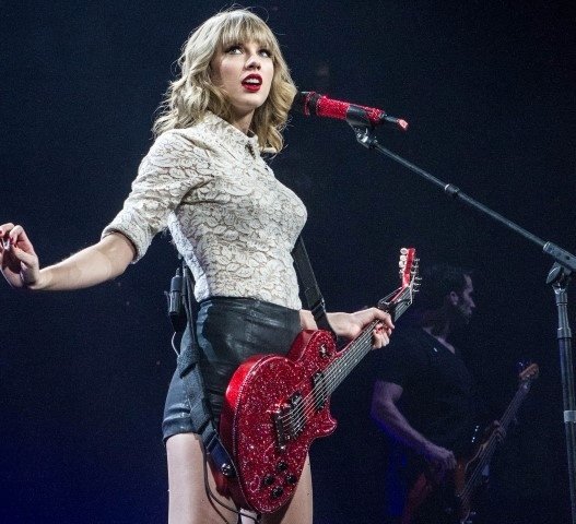 Taylor Swift — March 18 - St. Louis, Missouri — photo 54