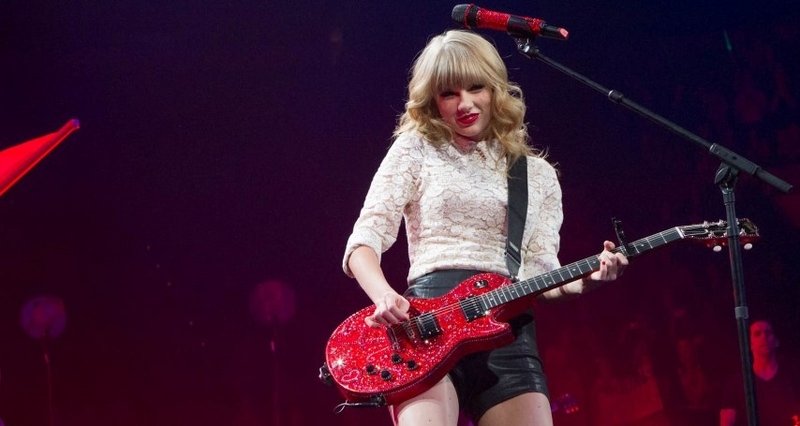 Taylor Swift — March 18 - St. Louis, Missouri — photo 55