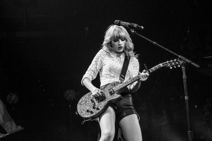 Taylor Swift — March 18 - St. Louis, Missouri — photo 56