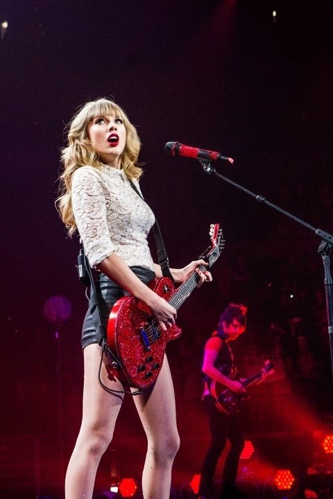 Taylor Swift — March 18 - St. Louis, Missouri — photo 57