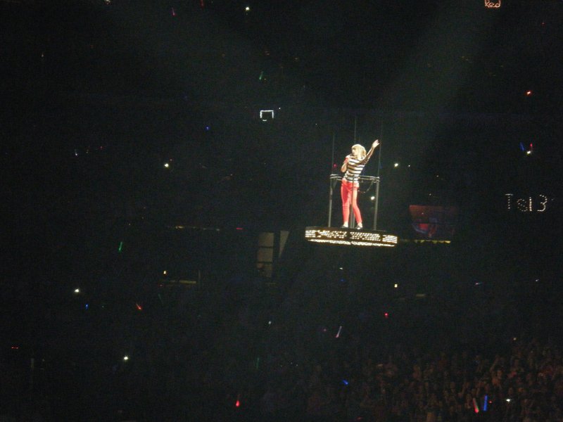 Taylor Swift — March 19 - St. Louis, Missouri — photo 3