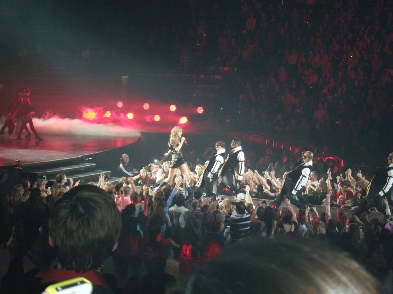 Taylor Swift — March 19 - St. Louis, Missouri — photo 5