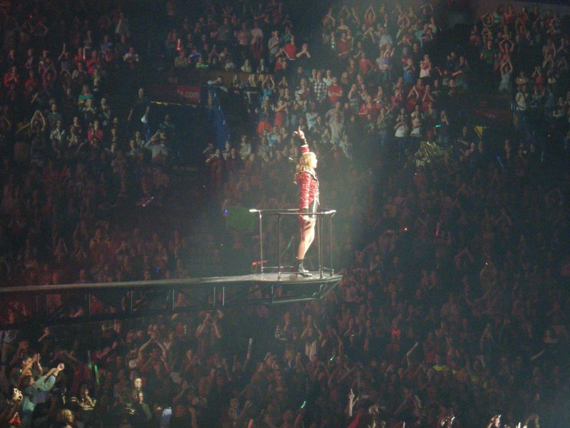 Taylor Swift — March 19 - St. Louis, Missouri — photo 6