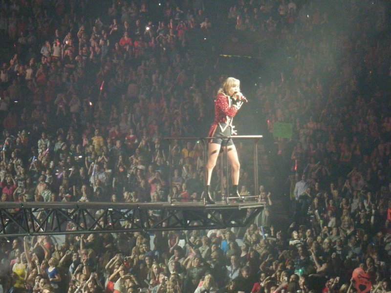 Taylor Swift — March 19 - St. Louis, Missouri — photo 7