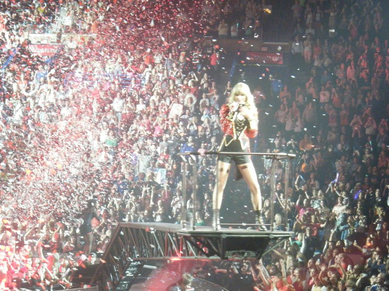 Taylor Swift — March 19 - St. Louis, Missouri — photo 8