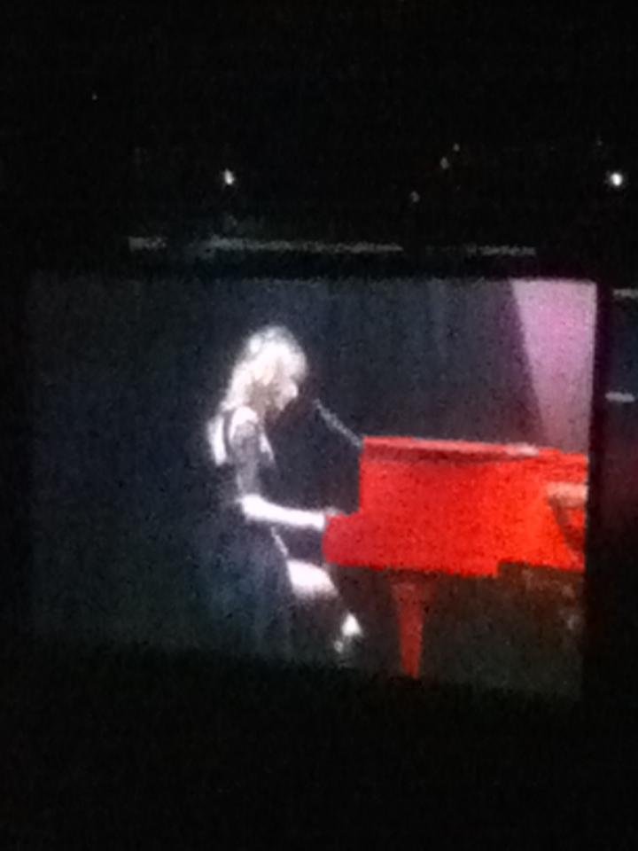 Taylor Swift — March 19 - St. Louis, Missouri — photo 9
