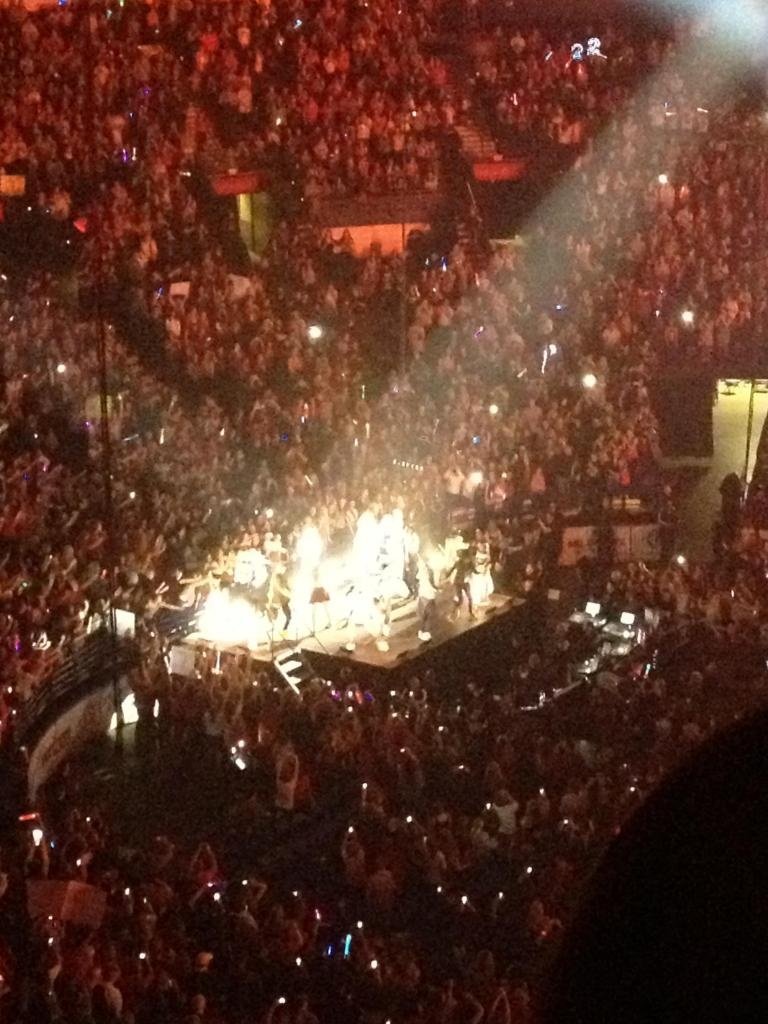 Taylor Swift — March 19 - St. Louis, Missouri — photo 16