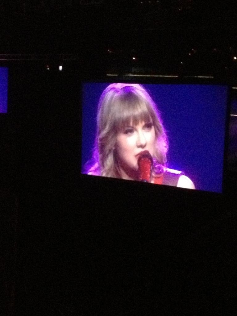 Taylor Swift — March 19 - St. Louis, Missouri — photo 19