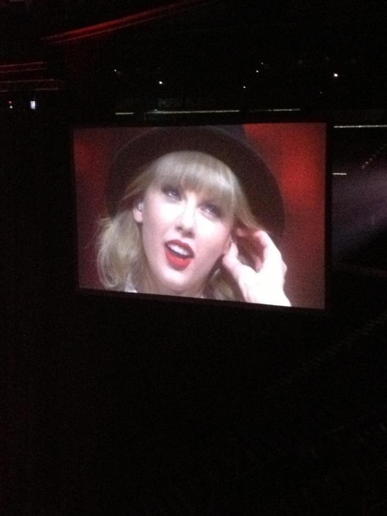 Taylor Swift — March 19 - St. Louis, Missouri — photo 20