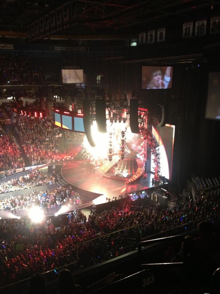 Taylor Swift — March 19 - St. Louis, Missouri — photo 21