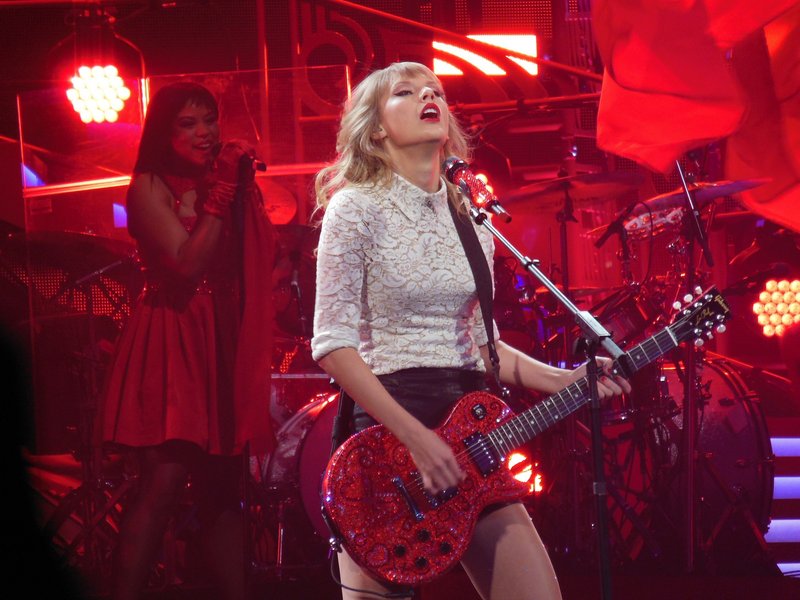 Taylor Swift — March 19 - St. Louis, Missouri — photo 24
