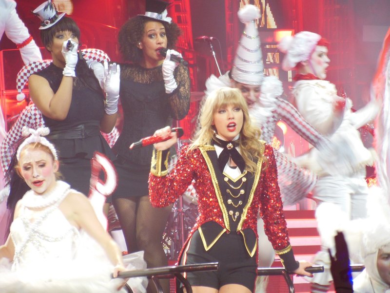 Taylor Swift — March 19 - St. Louis, Missouri — photo 27