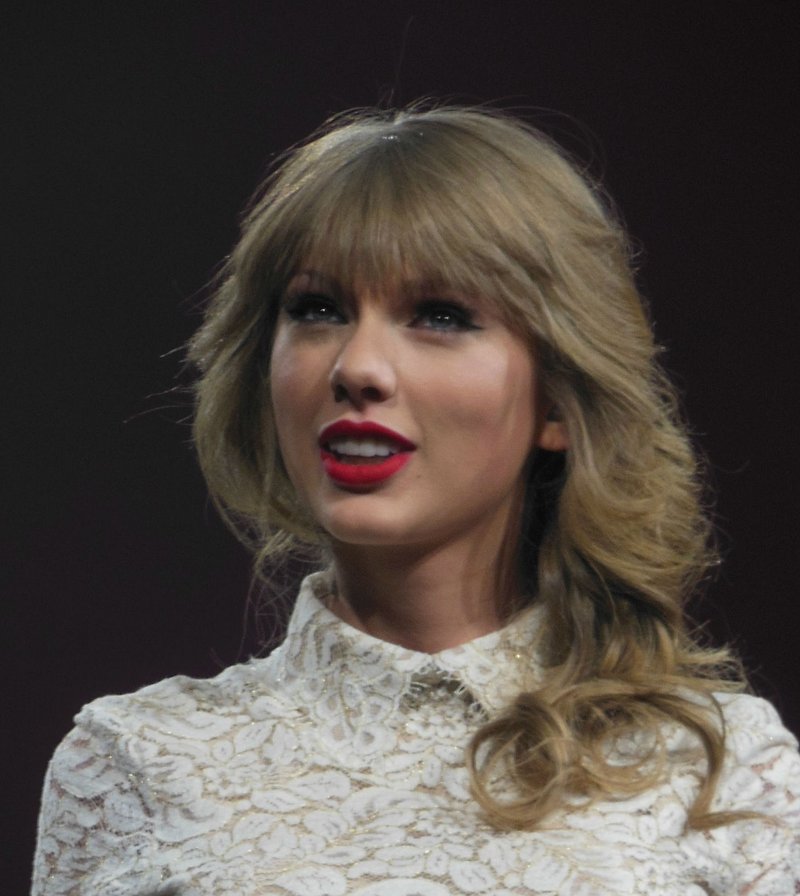 Taylor Swift — March 19 - St. Louis, Missouri — photo 29