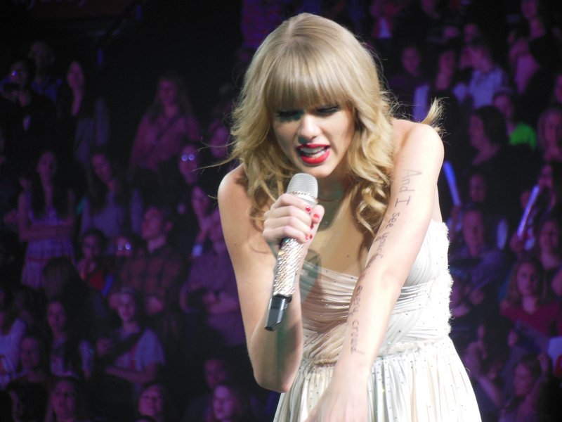 Taylor Swift — March 19 - St. Louis, Missouri — photo 30