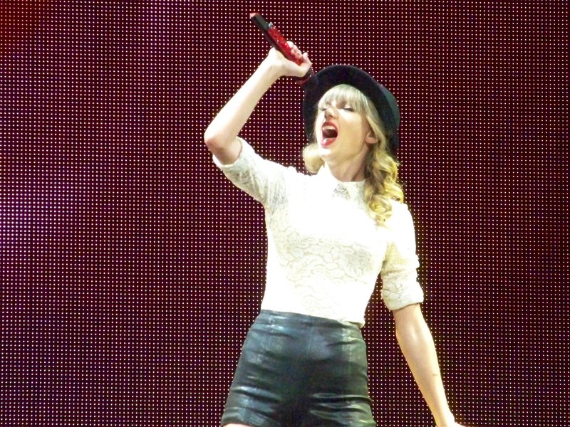Taylor Swift — March 19 - St. Louis, Missouri — photo 34