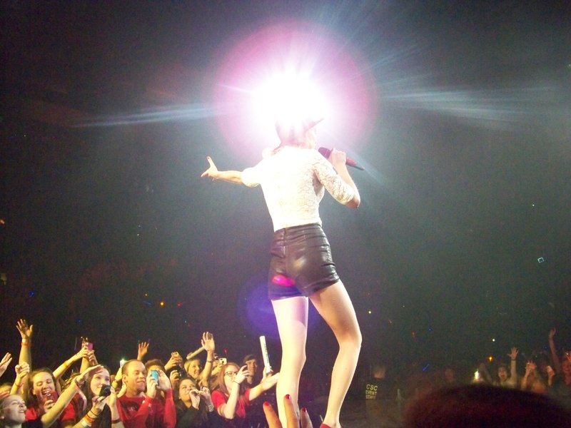 Taylor Swift — March 19 - St. Louis, Missouri — photo 39