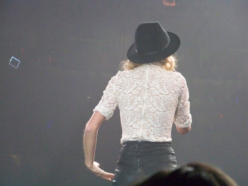 Taylor Swift — March 19 - St. Louis, Missouri — photo 40