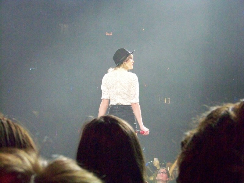 Taylor Swift — March 19 - St. Louis, Missouri — photo 41