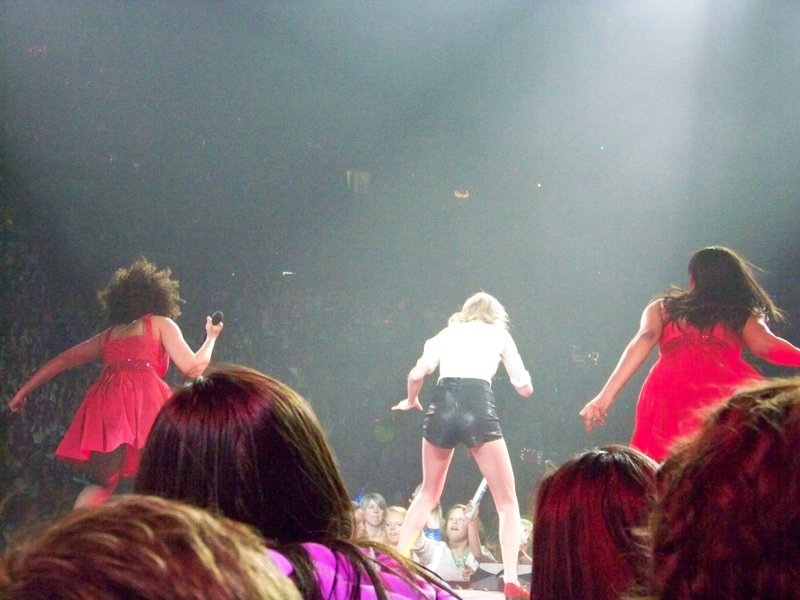 Taylor Swift — March 19 - St. Louis, Missouri — photo 43