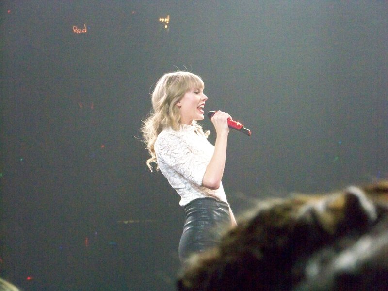 Taylor Swift — March 19 - St. Louis, Missouri — photo 44